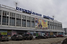 Входная группа ЦУМ, торговый центр (ТЦ ЦУМ).  Карла Маркса,  244